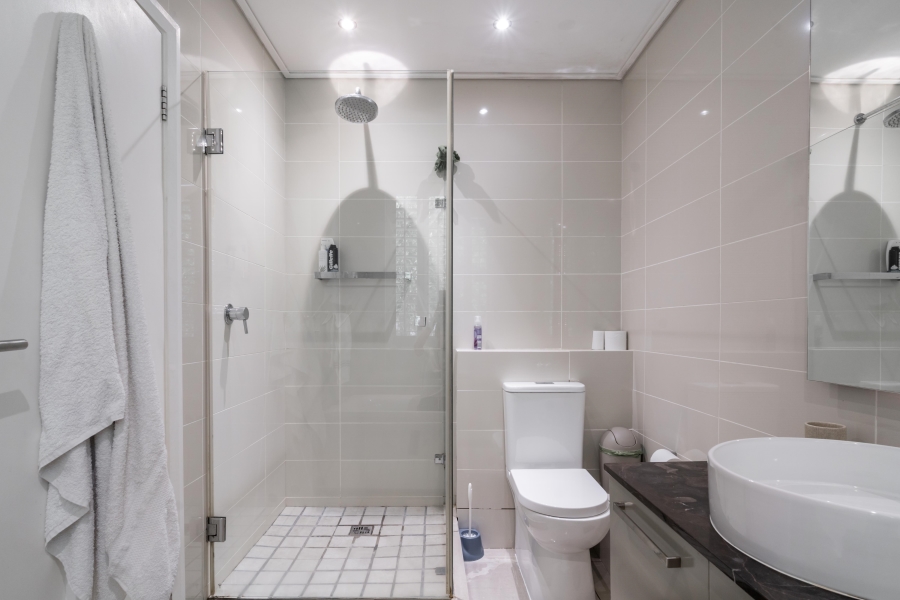 2 Bedroom Property for Sale in Vredehoek Western Cape